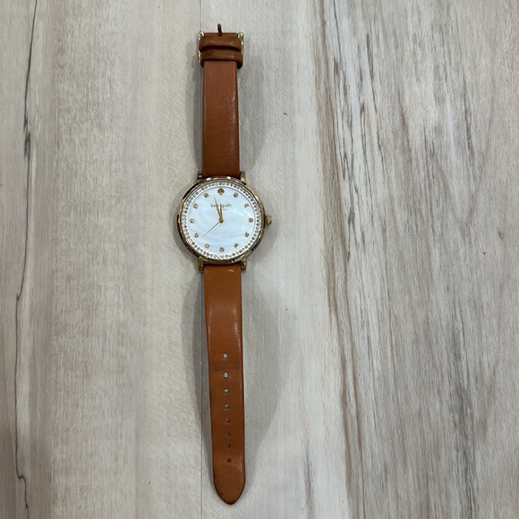 Kate spade watch white mother-of-pearl dial and genuine leather band. - Picture 2 of 3